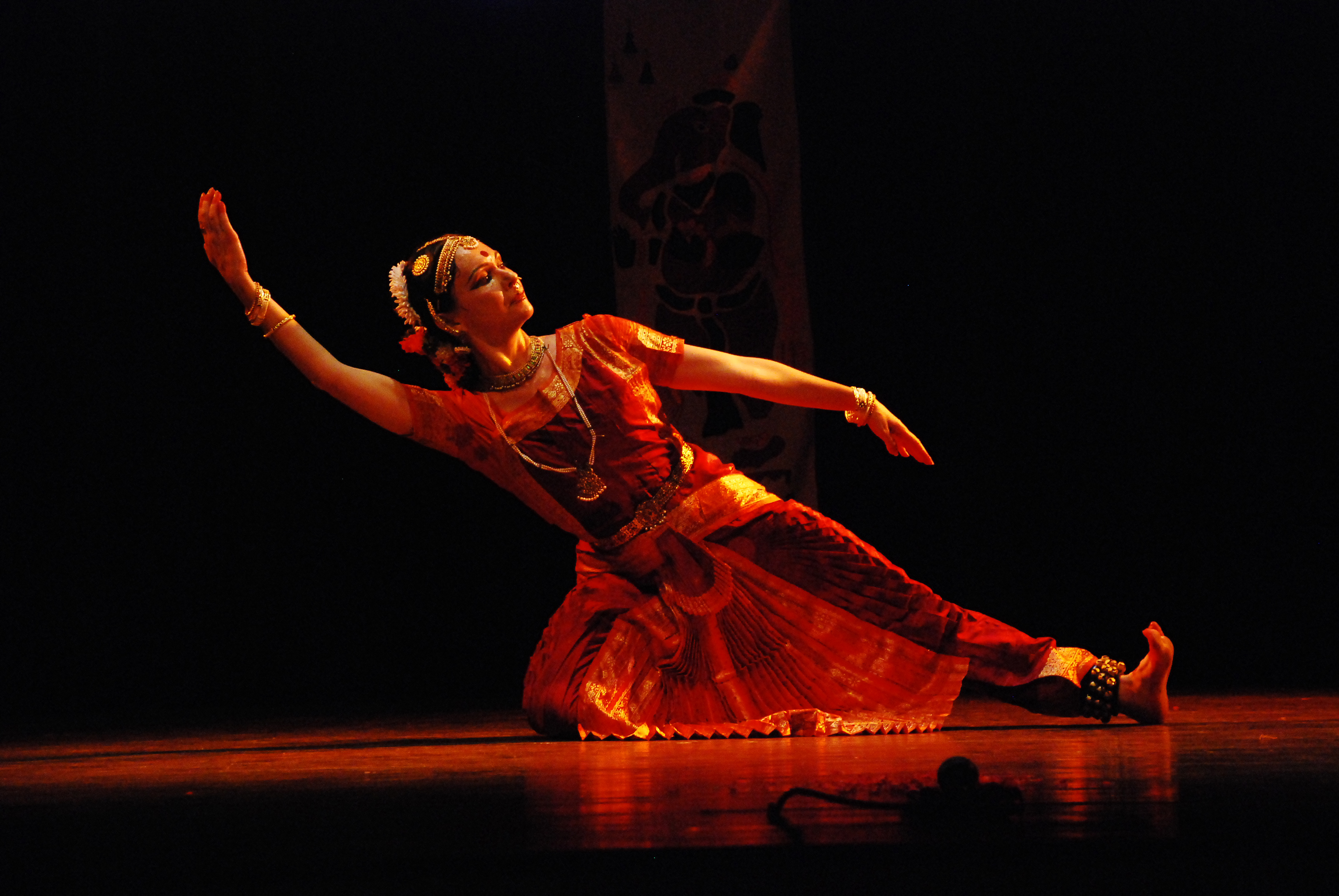 The live, one-on-one, real time, interactive online 
				Bharatanatyam dance class lessons are conducted through Skype, Google Meet, Duo, Zoom & these online dance classes are available to learn all the major 
				Bharatanatyam dance styles – Kalakshetra, Pandanallur Thanjavur, Mellatur, Kalamandalam & Vazhuvoor schools of 
				Bharathanatyam Adavus dancing.